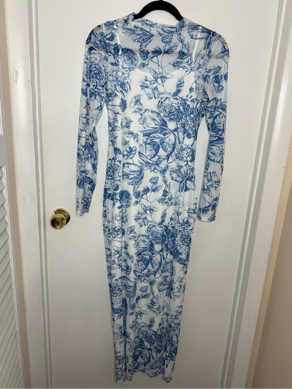 blanc clothing Floral Maxi Dress in Blue & White Size Medium Like New